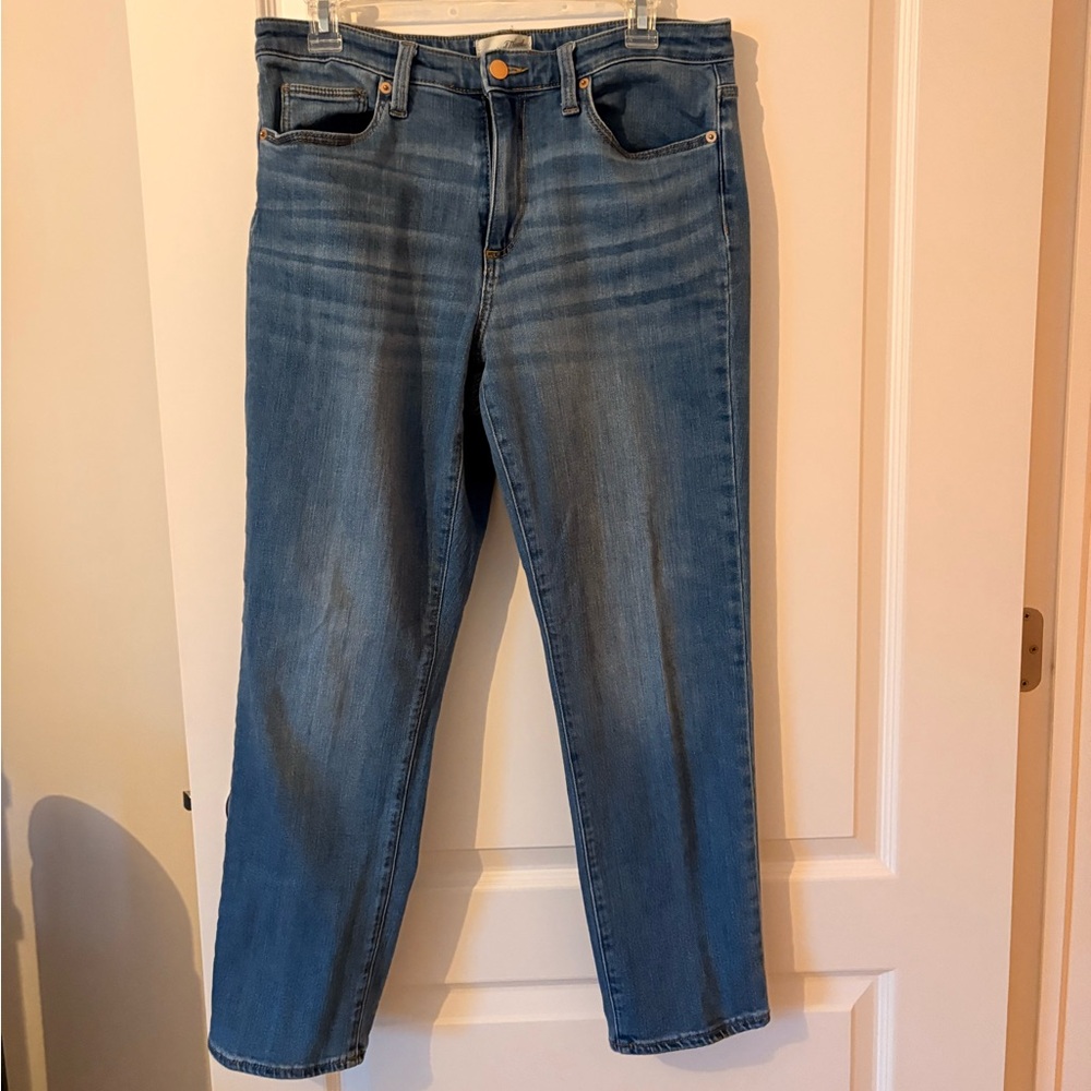 Universal Thread Women's Mid Wash Slim Straight-Leg Jeans - Blue
